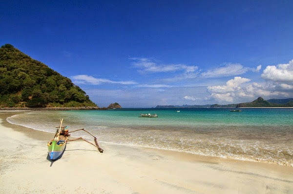 Pantai Selong Belanak - 3 Pantai di Lombok Sangat Indah & Sayang Dilewatkan