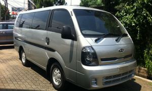 Kia Travello, tampilan depan yang cantik