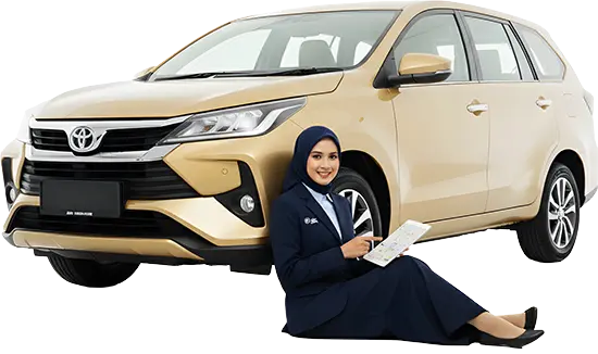 gambar mobil gold dengan seorang costumer service duduk di depan mobilnya A