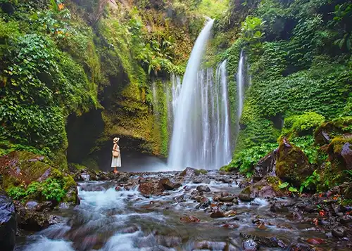 paket tour sembalun lombok 1 hari spot wisata air terjun tiu kelep ok